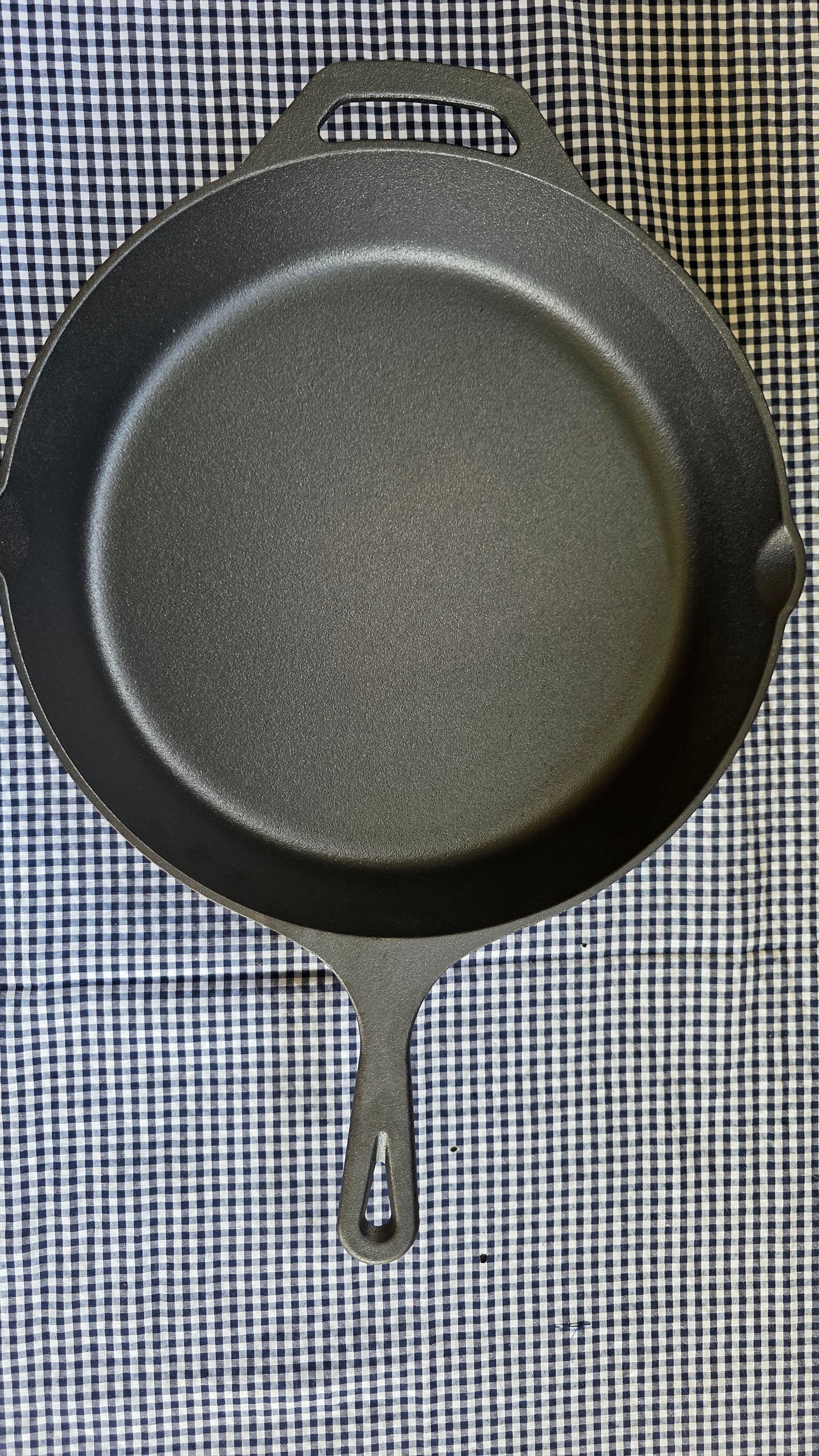 Sartén de Hierro Fundido 30 cm — Poder Culinario para Grandes Creaciones