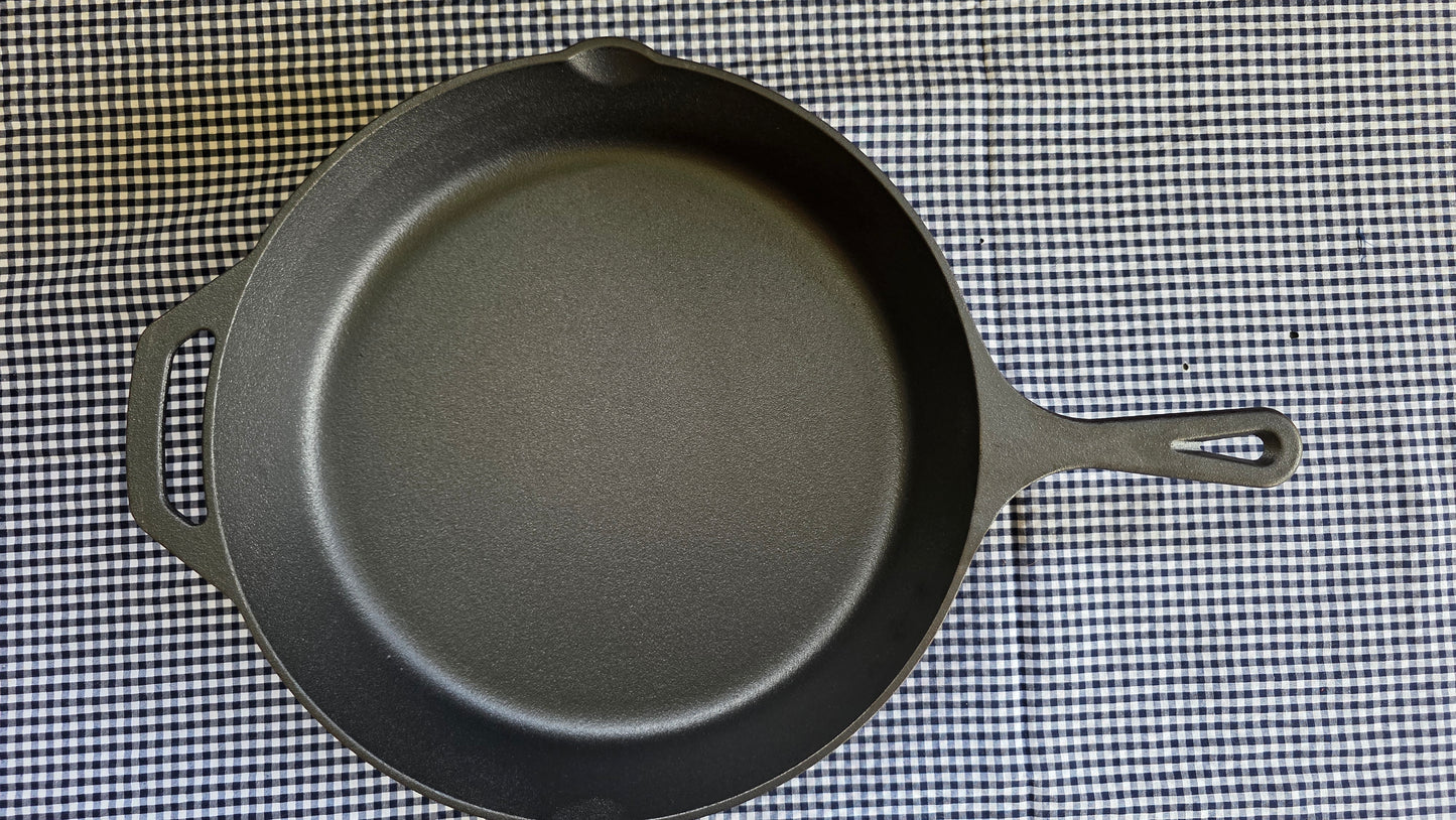 Sartén de Hierro Fundido 30 cm — Poder Culinario para Grandes Creaciones