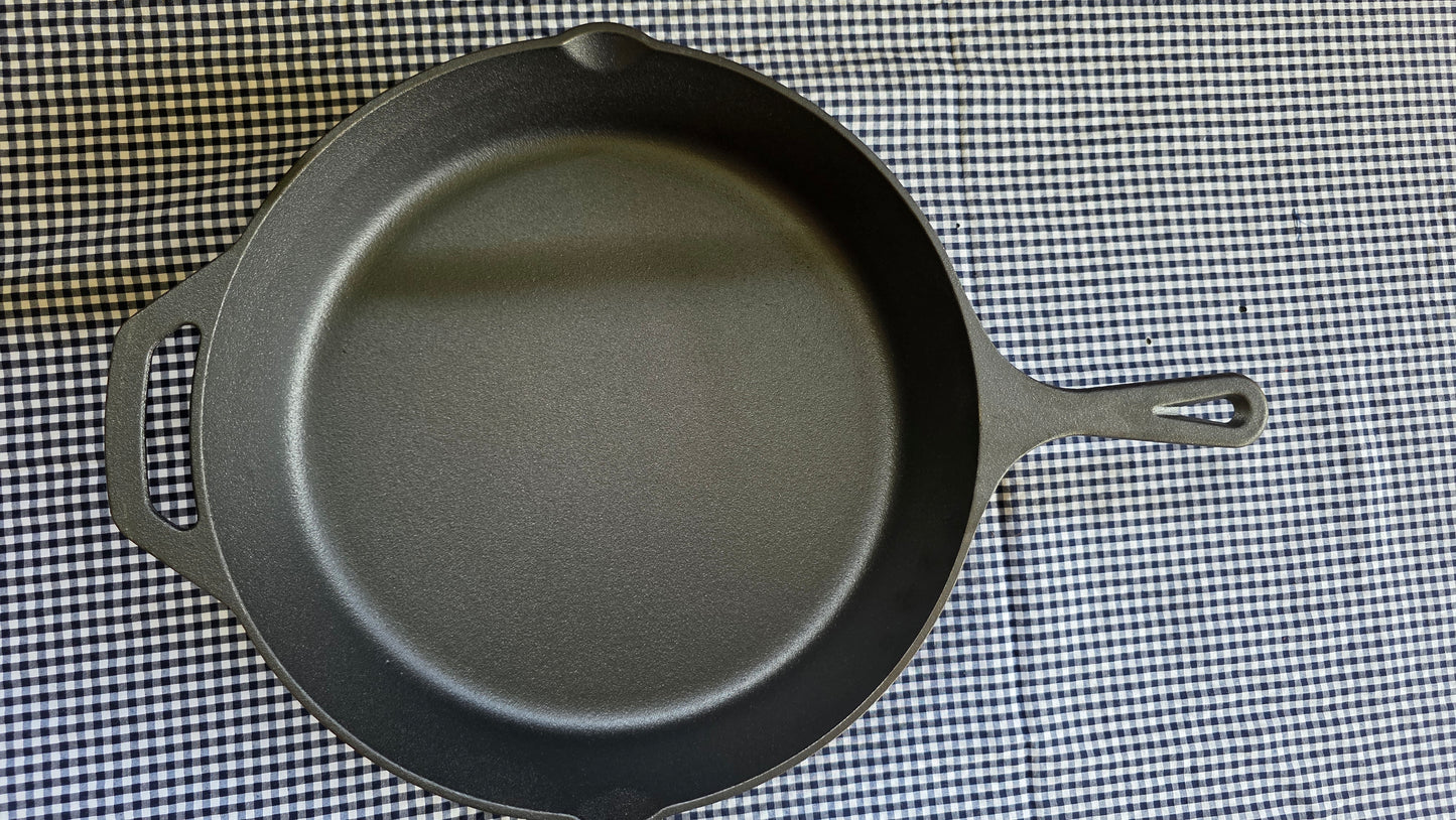 Sartén de Hierro Fundido 30 cm — Poder Culinario para Grandes Creaciones