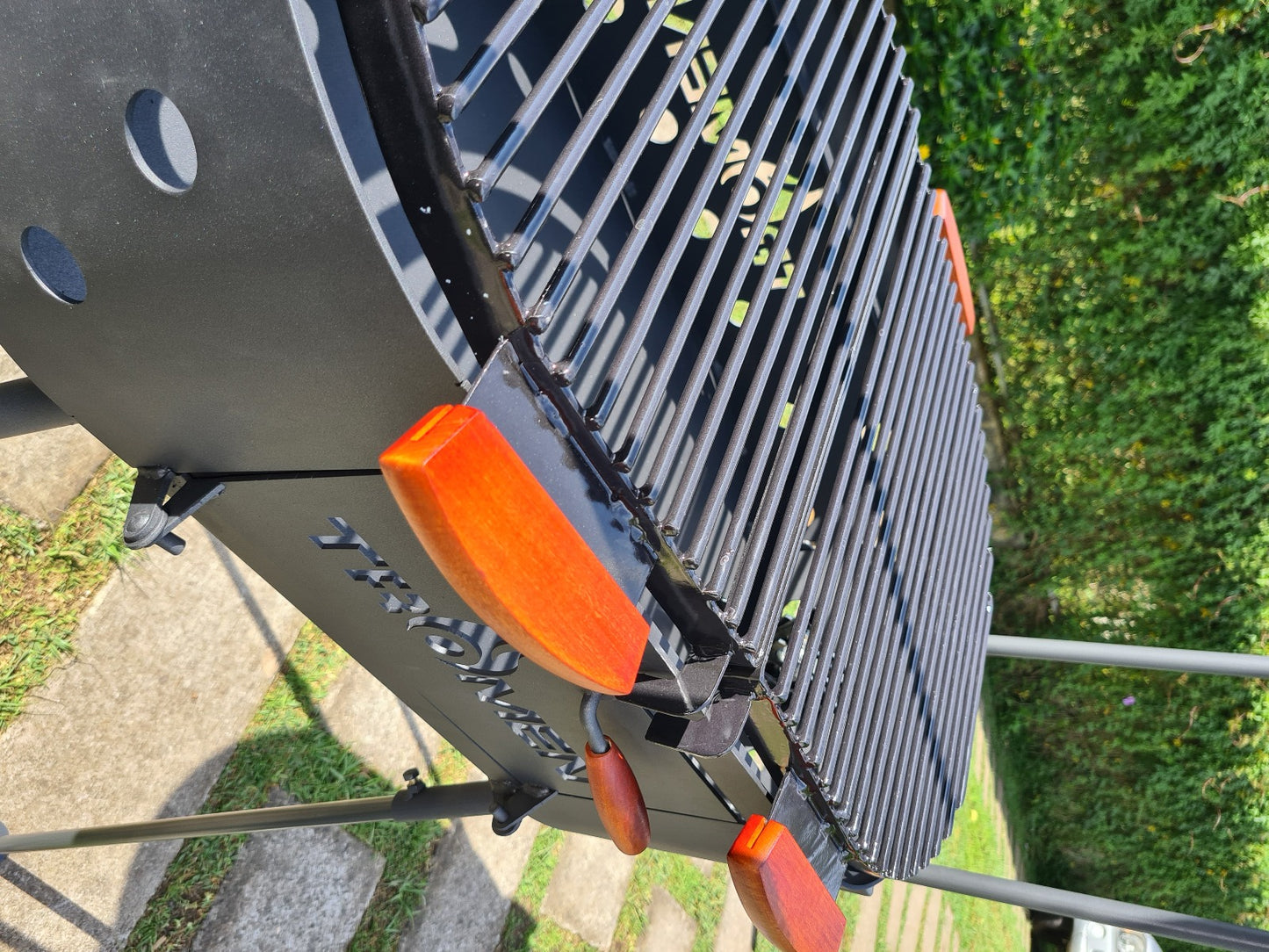 NOMAD Grill & Smoker