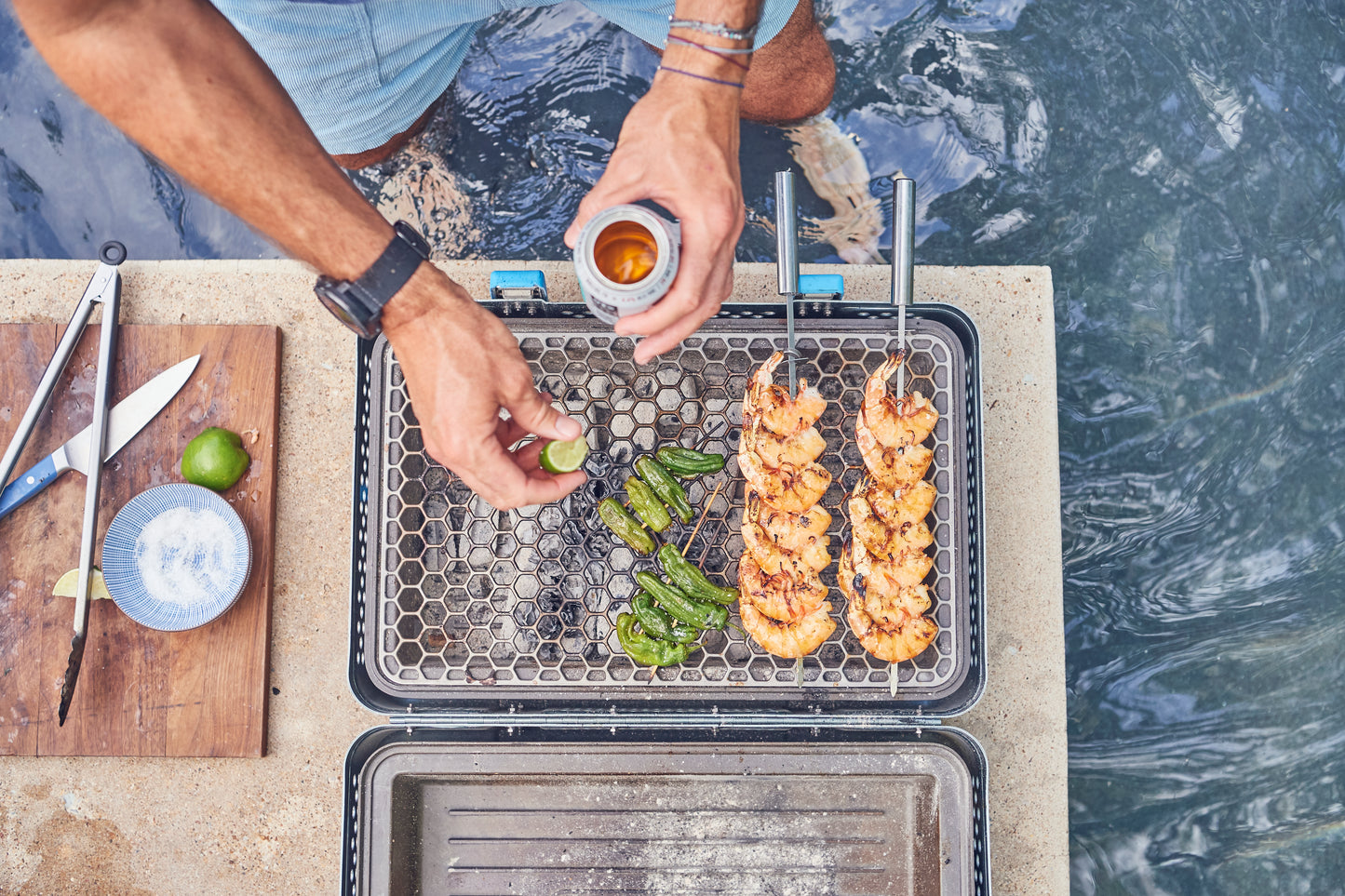 NOMAD Grill & Smoker