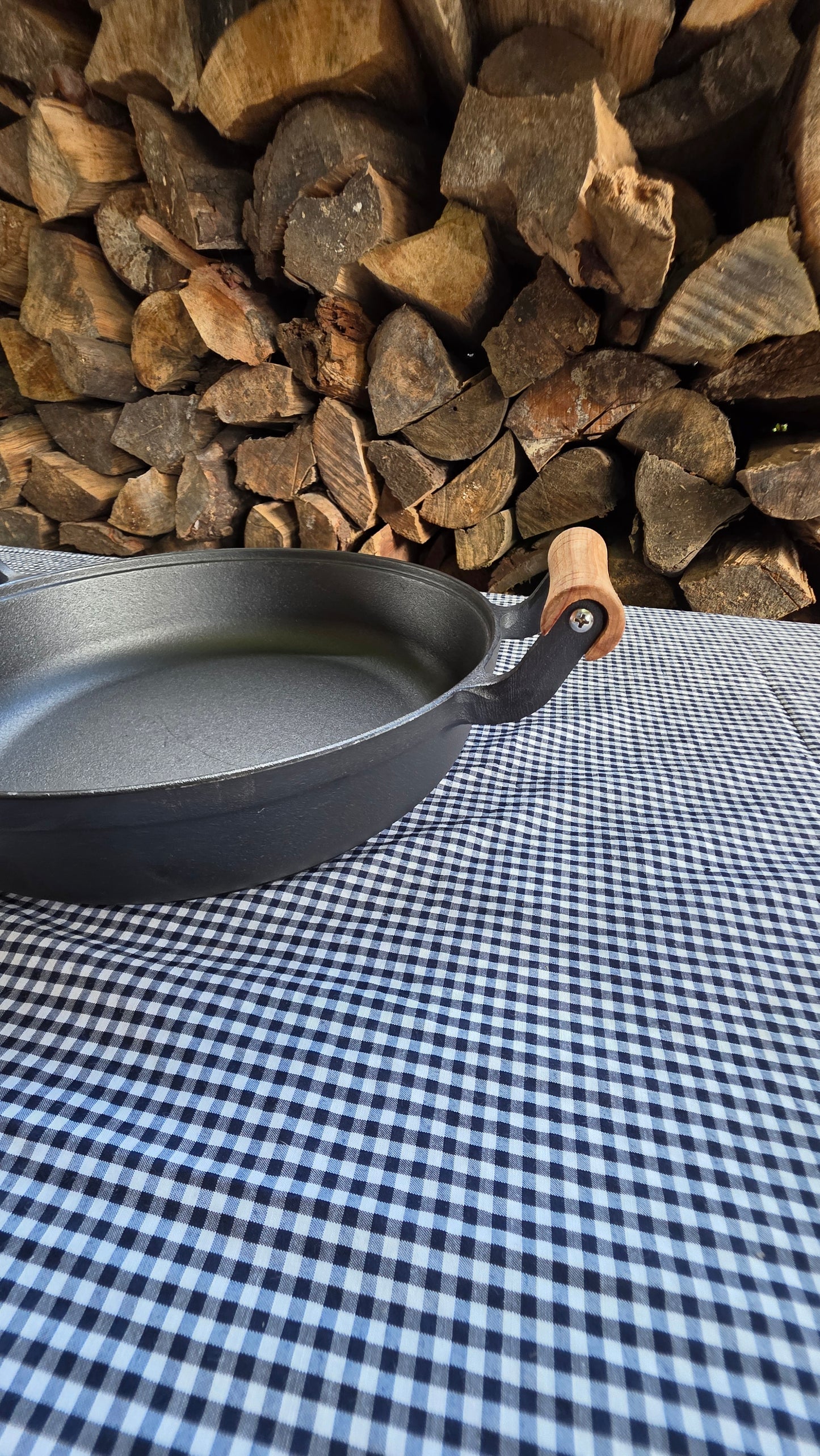 Cacerola de Hierro Fundido con Asas de Madera