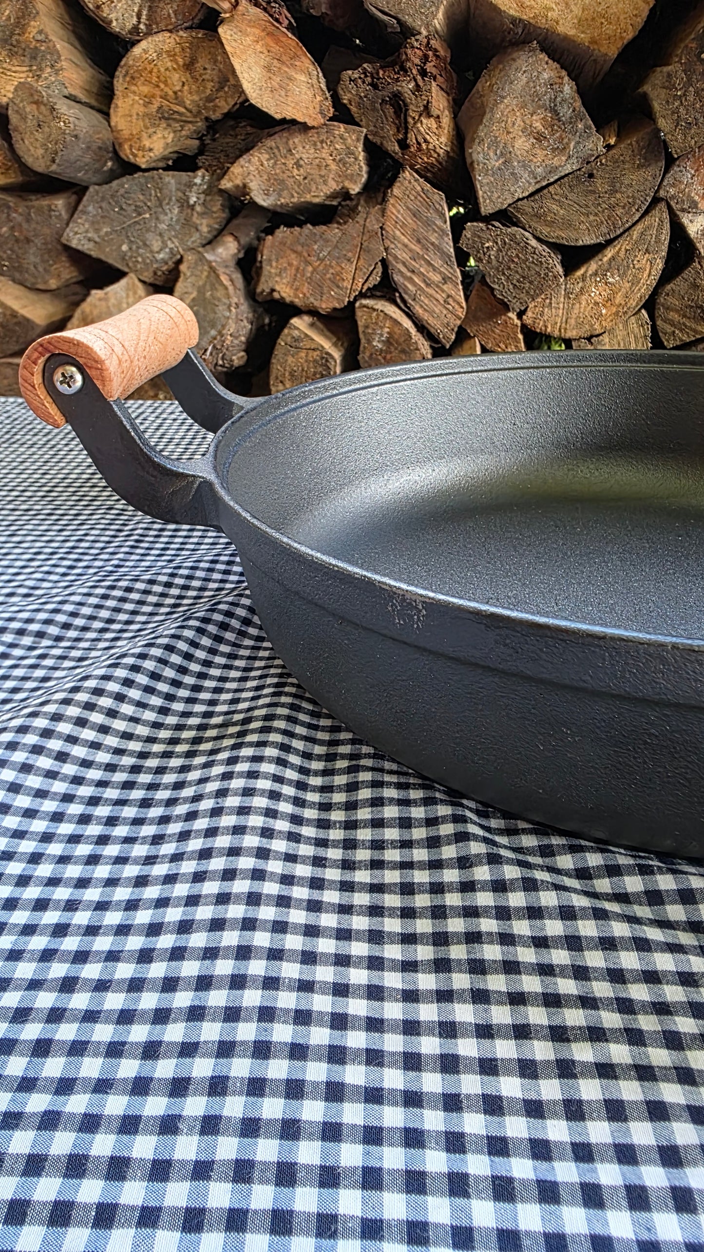 Cacerola de Hierro Fundido con Asas de Madera