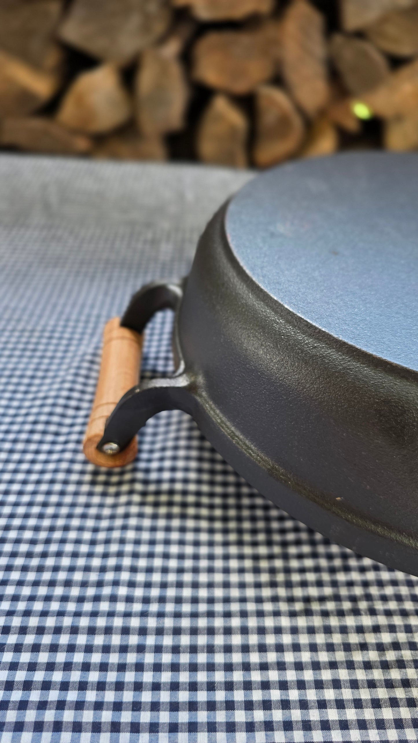 Cacerola de Hierro Fundido con Asas de Madera