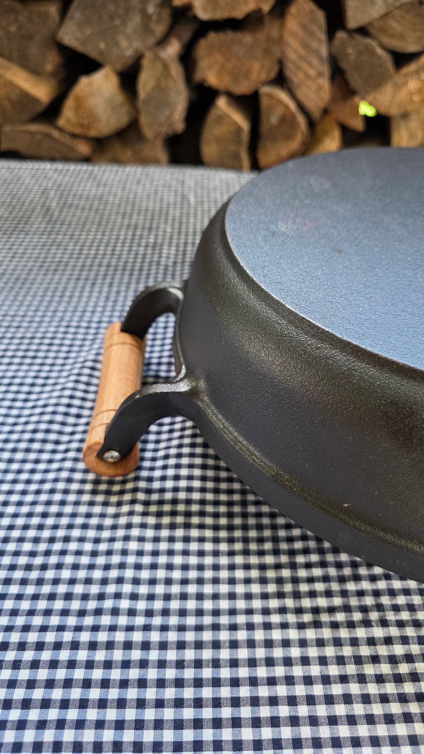 Cacerola de Hierro Fundido con Asas de Madera
