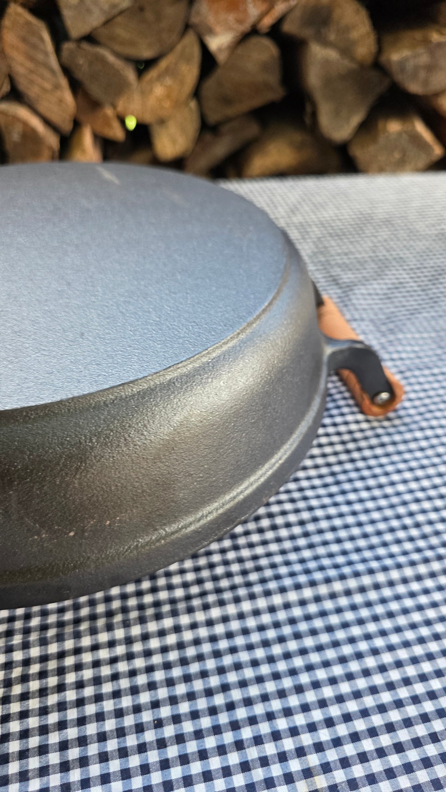 Cacerola de Hierro Fundido con Asas de Madera