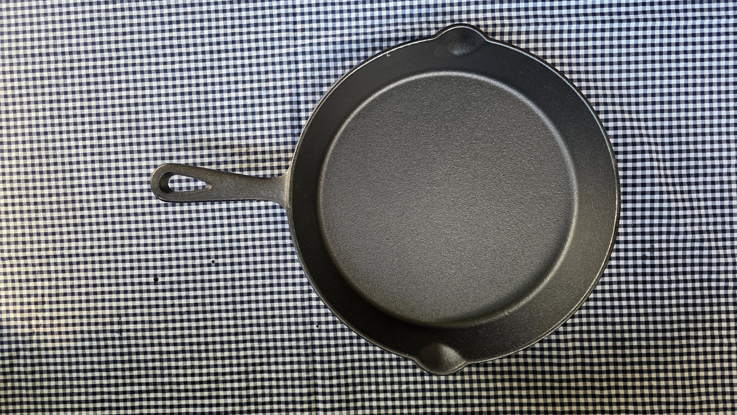 Sartén de Hierro Fundido 26 cm — Equilibrio Perfecto entre Potencia y Versatilidad