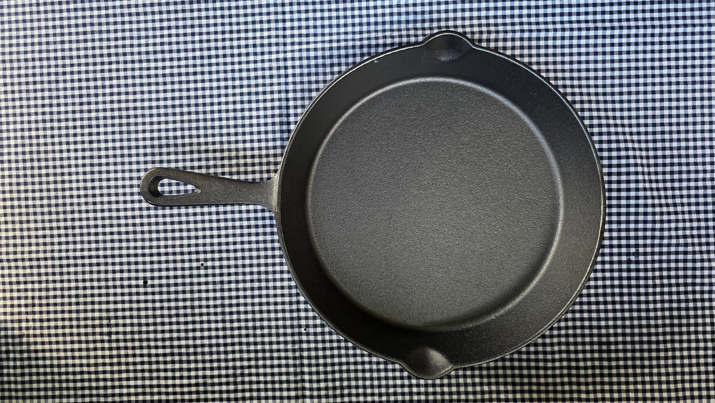 Sartén de Hierro Fundido 26 cm — Equilibrio Perfecto entre Potencia y Versatilidad