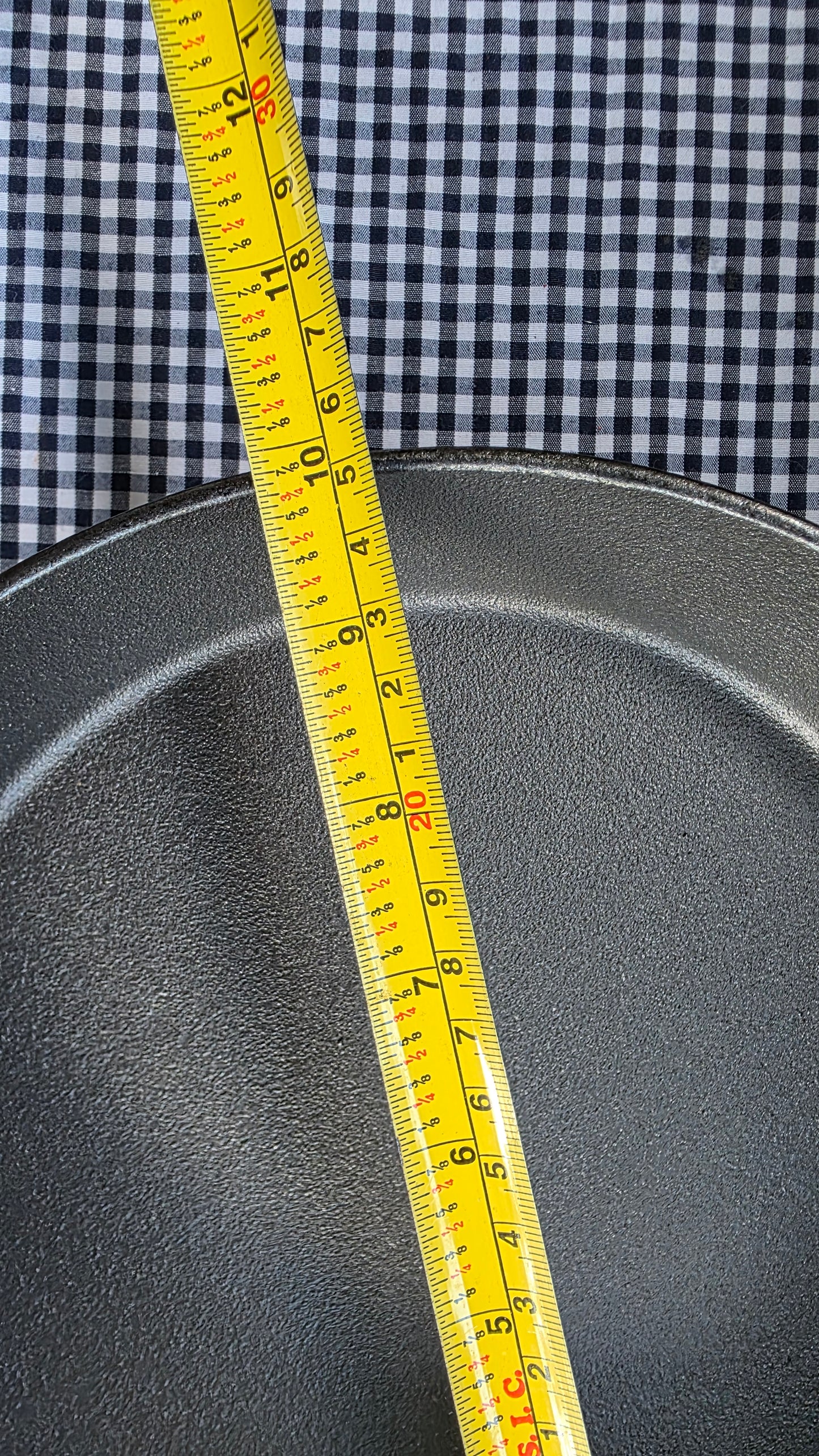 Sartén de Hierro Fundido 26 cm — Equilibrio Perfecto entre Potencia y Versatilidad