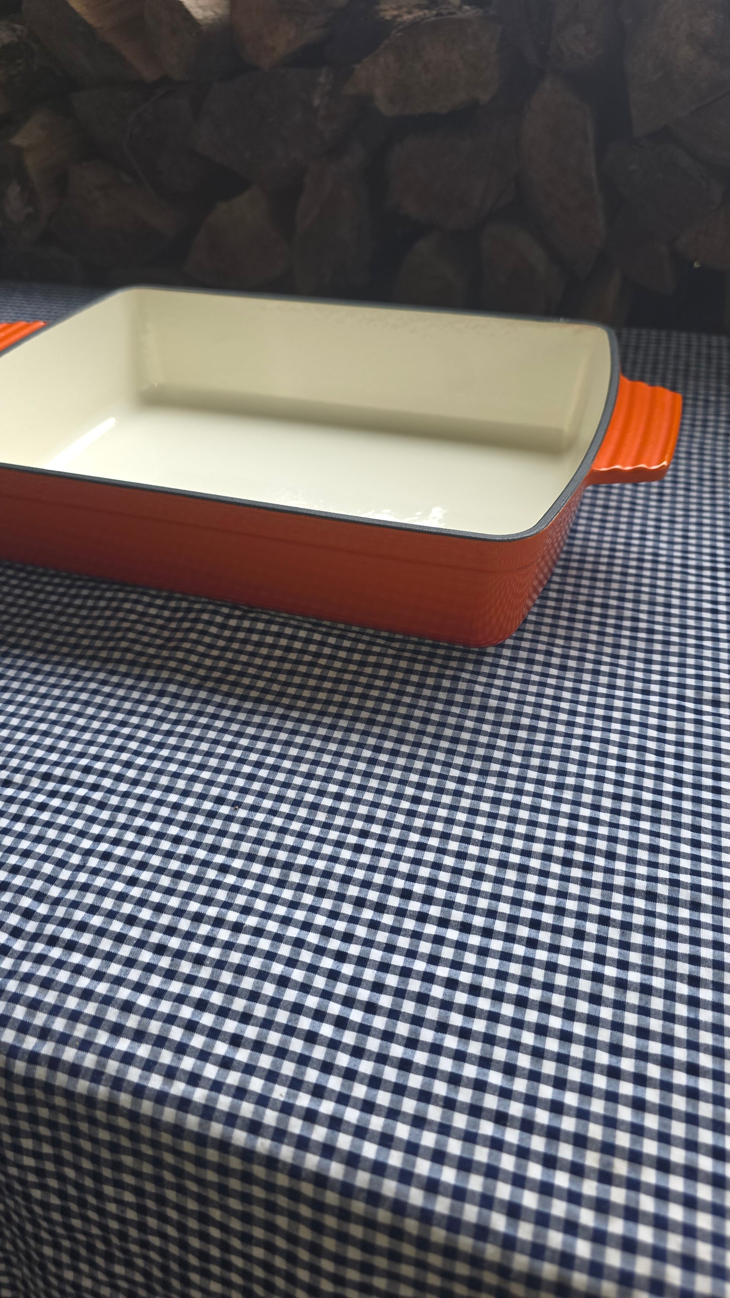 Fuente Rectangular Enlosada (rojo, naranja, blanco, gris)