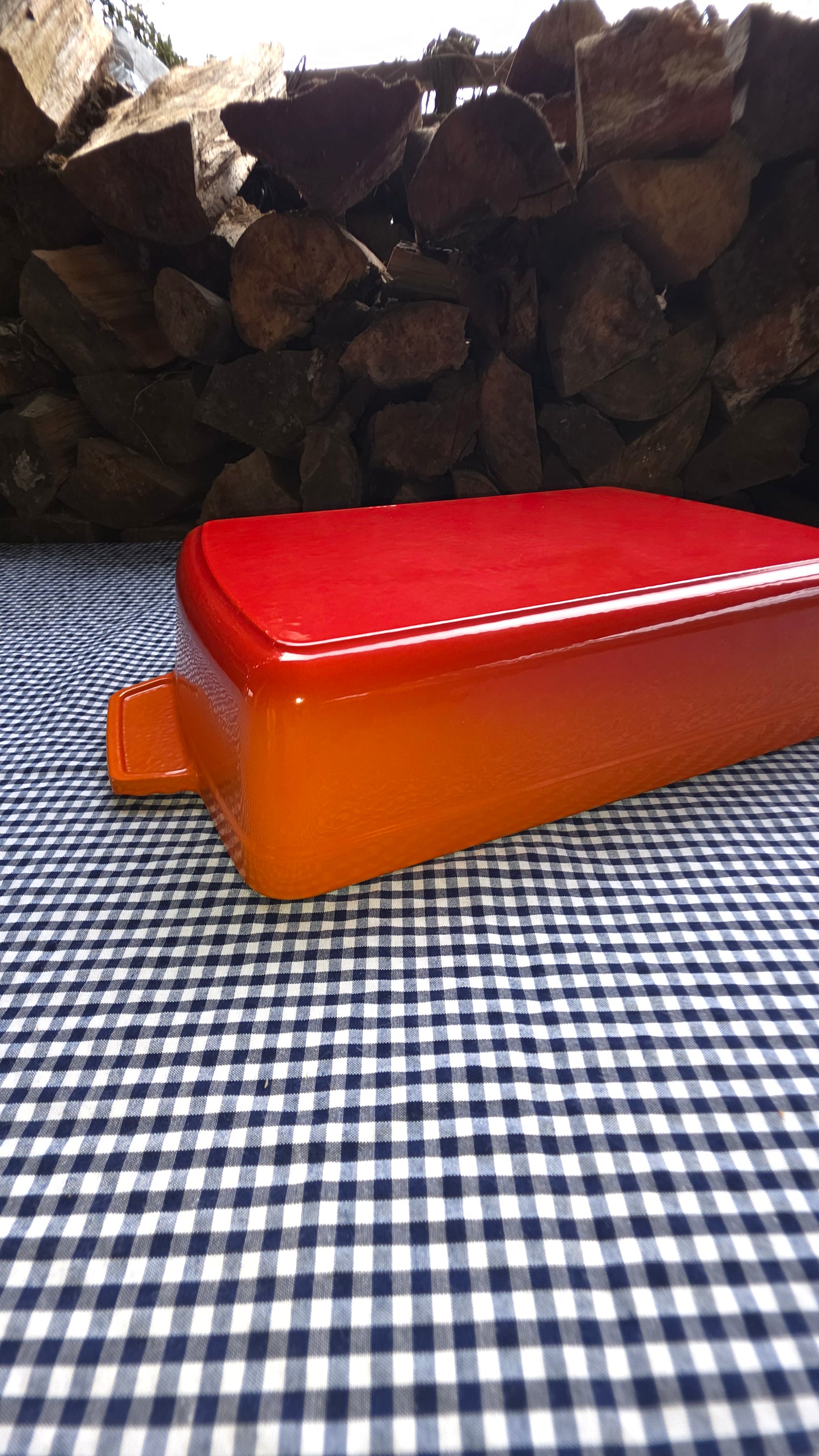 Fuente Rectangular Enlosada (rojo, naranja, blanco, gris)